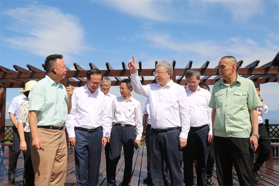 2024.06.23全國(guó)政協(xié)副主席、民盟中央常務(wù)副主席、中國(guó)科學(xué)院院士、清華大學(xué)副校長(zhǎng)王光謙蒞臨金徽股份視察.jpg