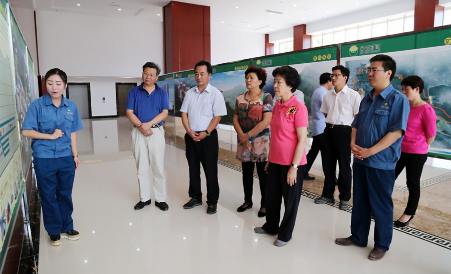 1-2015年8月，全國(guó)政協(xié)副主席、中國(guó)科學(xué)院院士王志珍一行蒞臨金徽股份調(diào)研。.jpg