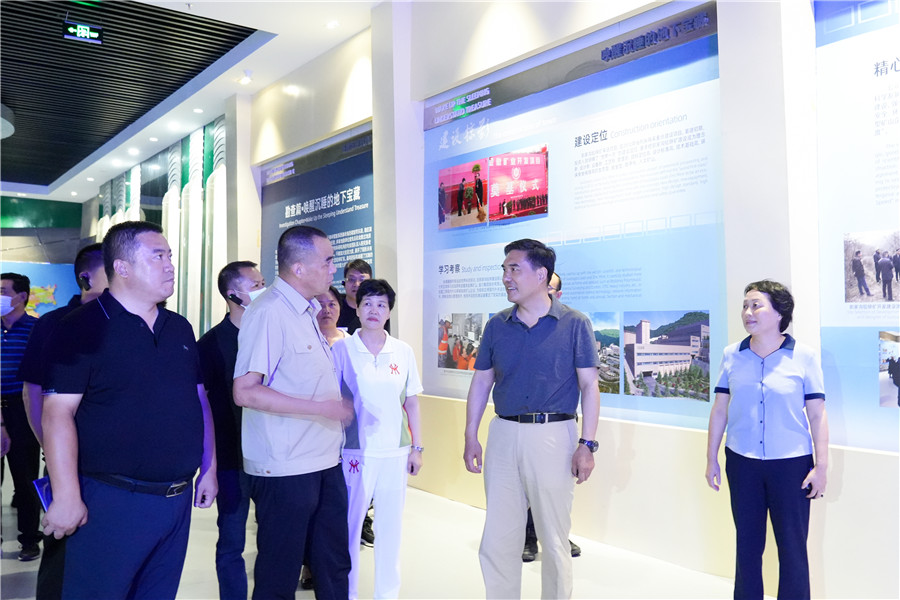 12-2022年8月，省委常委、省委統(tǒng)戰(zhàn)部長(zhǎng)孫雪濤帶領(lǐng)帶領(lǐng)全省黨外代表人士考察團(tuán)蒞臨金徽股份調(diào)研指導(dǎo)。.jpg