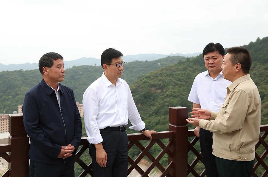 13-2021年8月，省委常委、副省長(zhǎng)張錦剛蒞臨公司檢查指導(dǎo)工作。.jpg