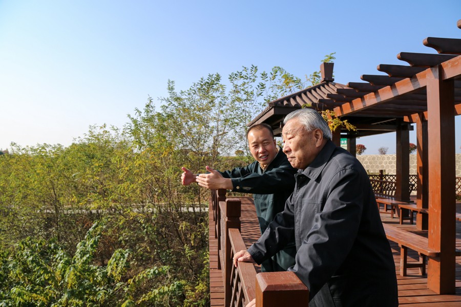 21-2019年10月，國(guó)家水利部原副部長(zhǎng)王守強(qiáng)參觀(guān)金徽股份時(shí)盛贊：金徽股份是綠色礦山、文明礦山、美麗礦山。.jpg