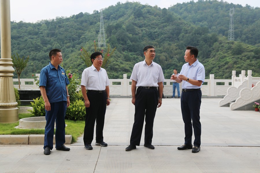 24-2018年8月，全省綠色礦山建設(shè)現(xiàn)場(chǎng)會(huì)在金徽股份召開(kāi)，時(shí)任副省長(zhǎng)李斌出席會(huì)議并做重要講話(huà)。.jpg