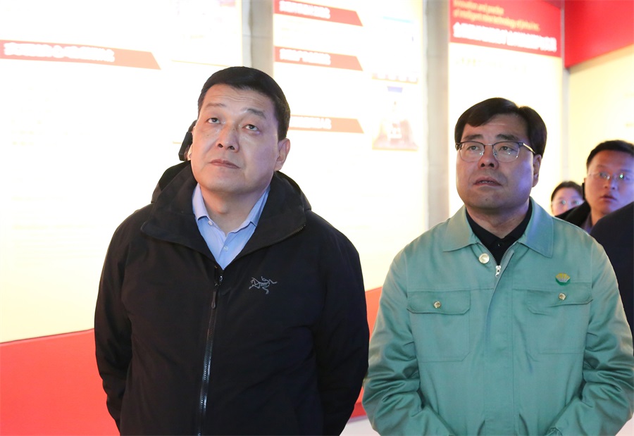 38-2023年12月，民建甘肅省委員會(huì)主任委員，全國(guó)政協(xié)委員，甘肅省政協(xié)常委，省生態(tài)環(huán)境廳廳長(zhǎng)，省核安全局局長(zhǎng)葛建團(tuán)蒞臨金徽股份調(diào)研。.jpg