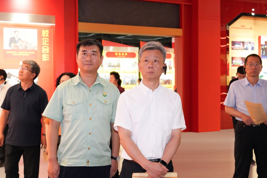 2024.06.23全國(guó)政協(xié)委員、省政協(xié)副主席、民盟甘肅省委會(huì)主委劉仲奎蒞臨金徽股份調(diào)研.jpg