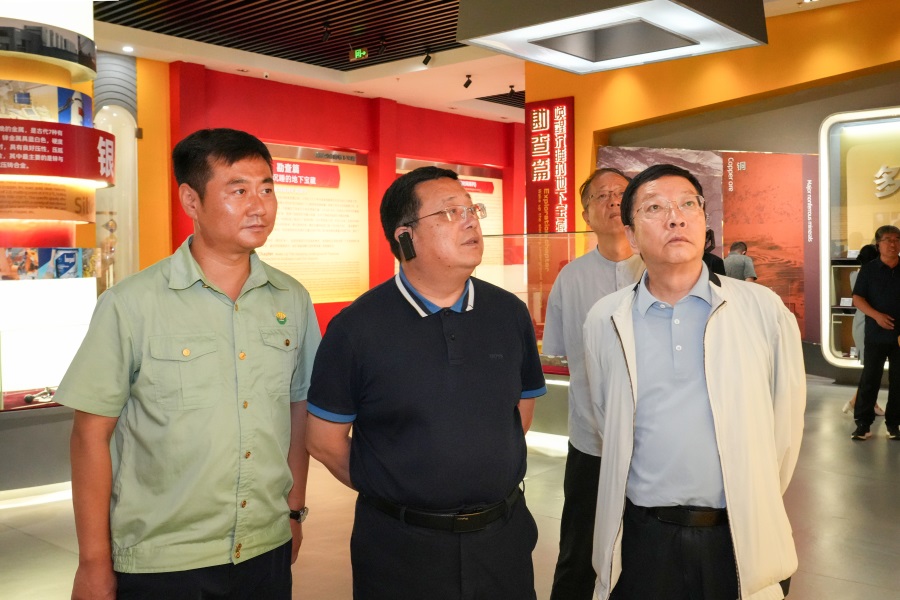 2024.06.23全國(guó)政協(xié)委員、 陜西省政協(xié)副主席、民建陜西省委會(huì)主委李忠民蒞臨金徽股份調(diào)研.jpg