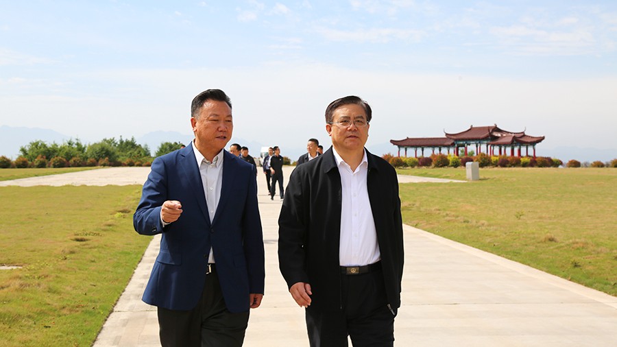 30-2021年5月，省人民檢察院黨組書(shū)記、檢察長(zhǎng)朱玉蒞臨金徽股份調(diào)研綠色礦山建設(shè)工作。.jpg