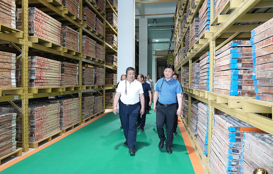 51-2022年6月，省農(nóng)業(yè)農(nóng)村廳一級(jí)巡視員朱寶瑩蒞臨金徽股份調(diào)研綠色礦山建設(shè)工作。.jpg