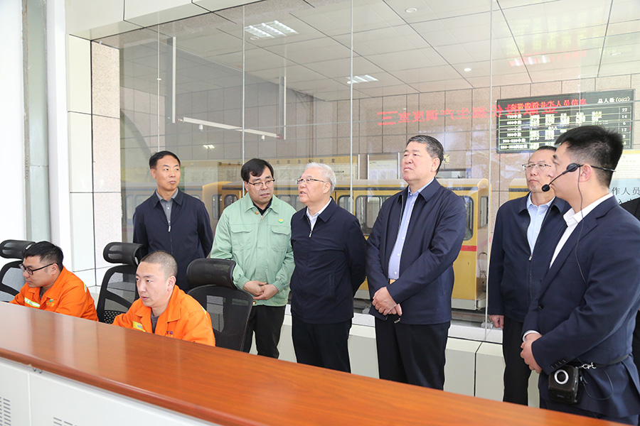 全國(guó)政協(xié)常委，省政協(xié)副主席，民進(jìn)中央常委、甘肅省主委尚勛武調(diào)研金徽股份時(shí)強(qiáng)調(diào)，要加強(qiáng)科技創(chuàng)新與人才培養(yǎng)。-900.jpg